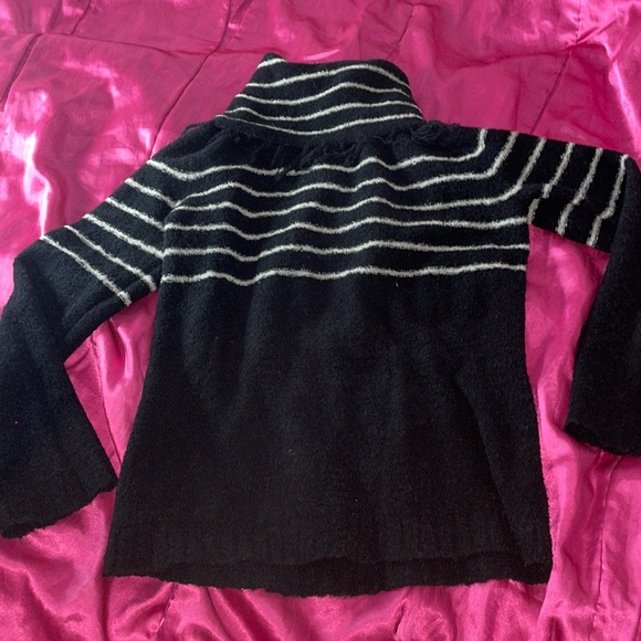 Charlotte Russe Tops - Charlotte Russe Turtle Neck 🖤